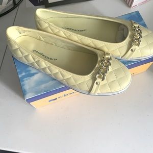 NWT quilted slip-ons for Women in a warm cozy yellow in size 11W.